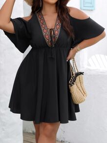 SHEIN VCAY Plus Contrast Tape Cold Shoulder Tassel Tie Front Dress - Black - View 1