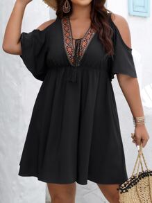 SHEIN VCAY Plus Contrast Tape Cold Shoulder Tassel Tie Front Dress - Black - View 6