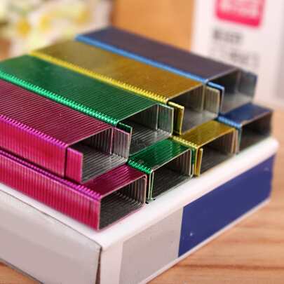 800 chiếc kim bấm nhiều màu sắc cho trường học, trường học, đồ dùng học tập