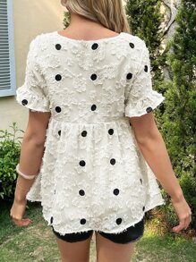 SHEIN Maternidad Blusa peplum con estampado de lunares aplique de manga con volante - Beis - Ver 2