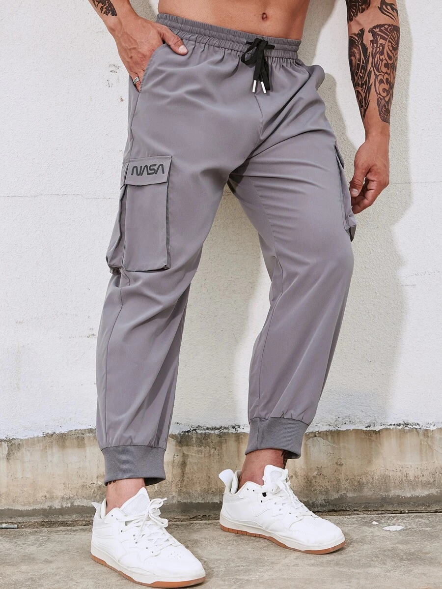 Manfinity Men Letter Graphic Flap Pocket Drawstring Waist Cargo Trousers - Grey - View 1
