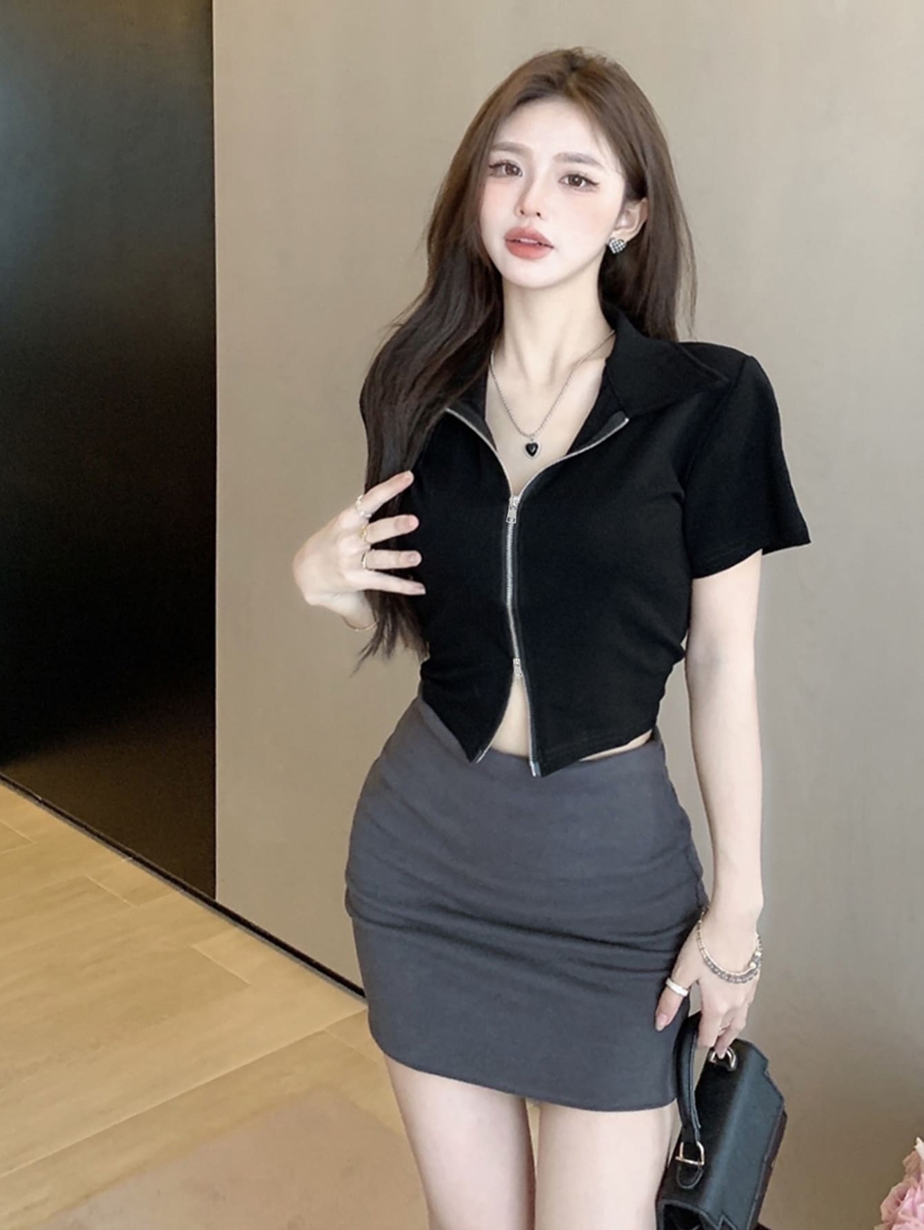 Camiseta crop unicolor cremallera - Negro - Ver 1