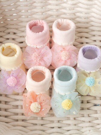 2雙女嬰隨機球球和蝴蝶結裝飾襪子