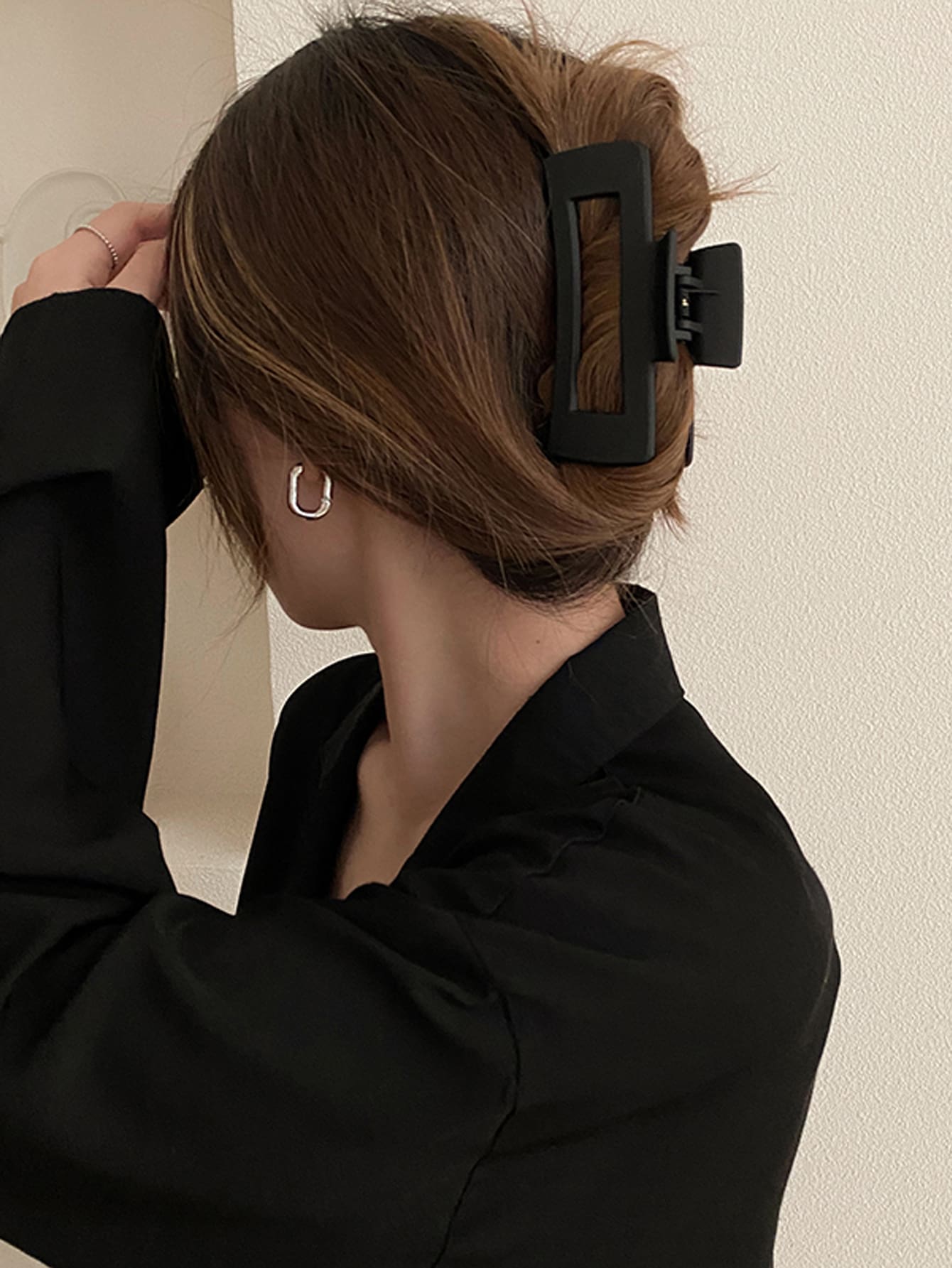 1 件女士黑色简约大号 11 厘米轻质塑料发爪夹，时尚、百搭、优雅，适合日常外出、沐浴、洗脸、化妆、搭配衣服、珠宝、头饰、发夹休闲发夹发夹发夹发夹接发夹，学校用品，学院秋冬发饰女士度假装扮女士 - 黑色 - 查看 1