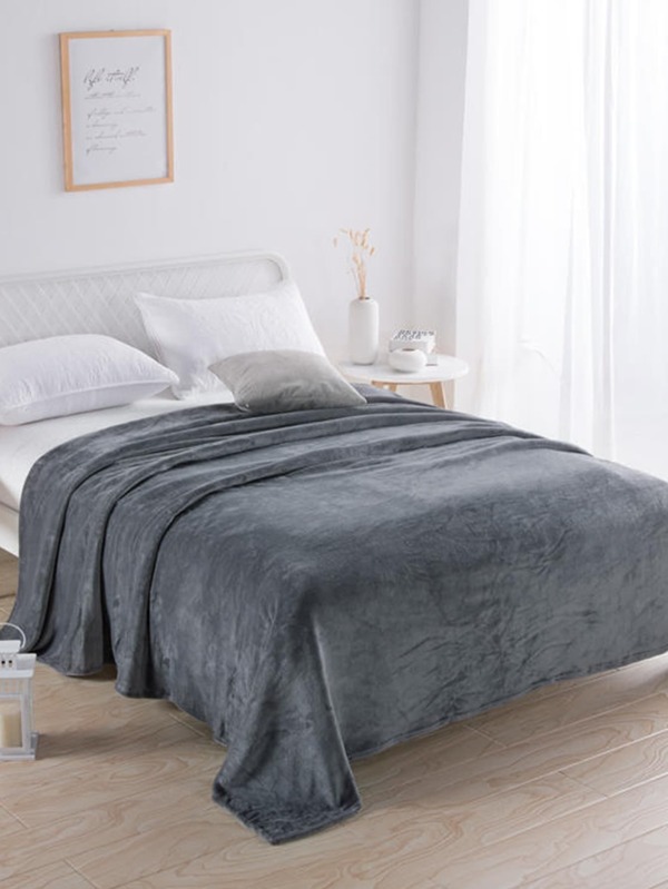 1pc Simple Solid Color Flannel Blanket, Comfortable Warm Blanket, Soft Touch Throw Blanket, Casual Style, Sewn Household Textile, Multi-Purpose Blanket For Sofa, Bedroom, Living Room, All Seasons, Sewn Women Bedroom Decor Blanket, Gift, Machine Washable