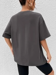 SHEIN EZwear Camiseta holgada de mujer con hombros caídos con estampado de retrato sexy de estilo europeo y americano para el verano - Gris Oscuro - Ver 2