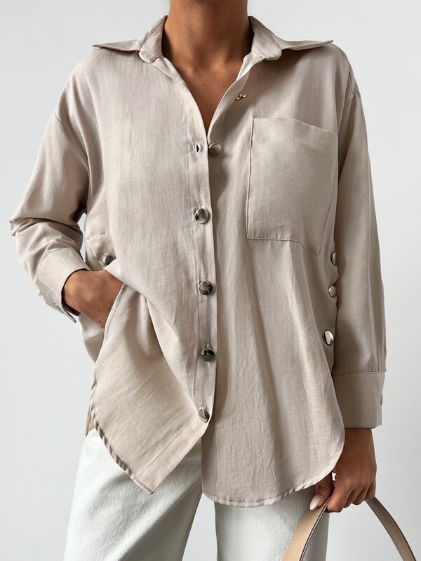 RueChic Camisa unicolor con botón delantero con parche de bolsillo