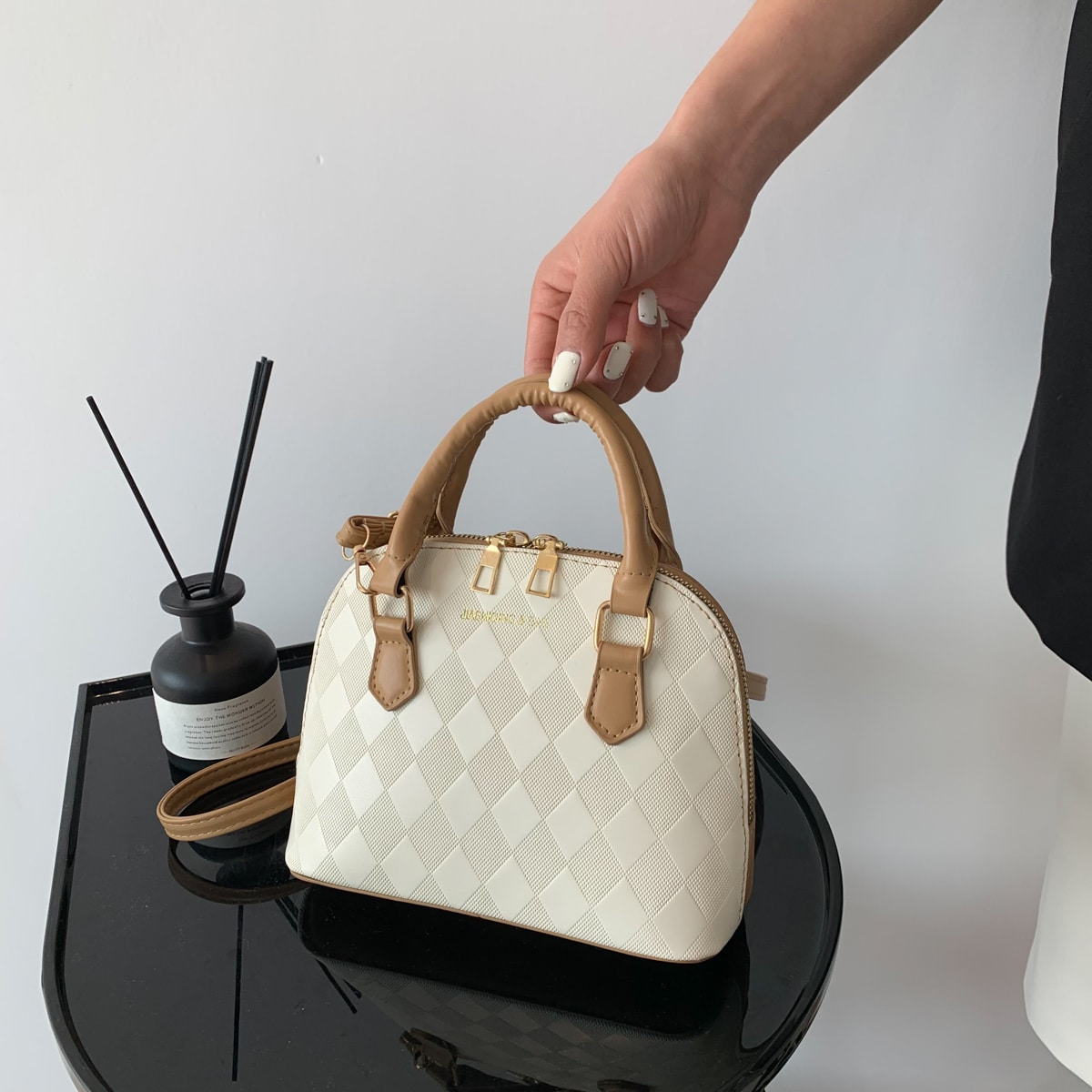 Petit sac Ã dÃ´me avec dÃ©tail de lettres, motif gÃ©omÃ©trique, fermeture Ã glissiÃ¨re, en PU