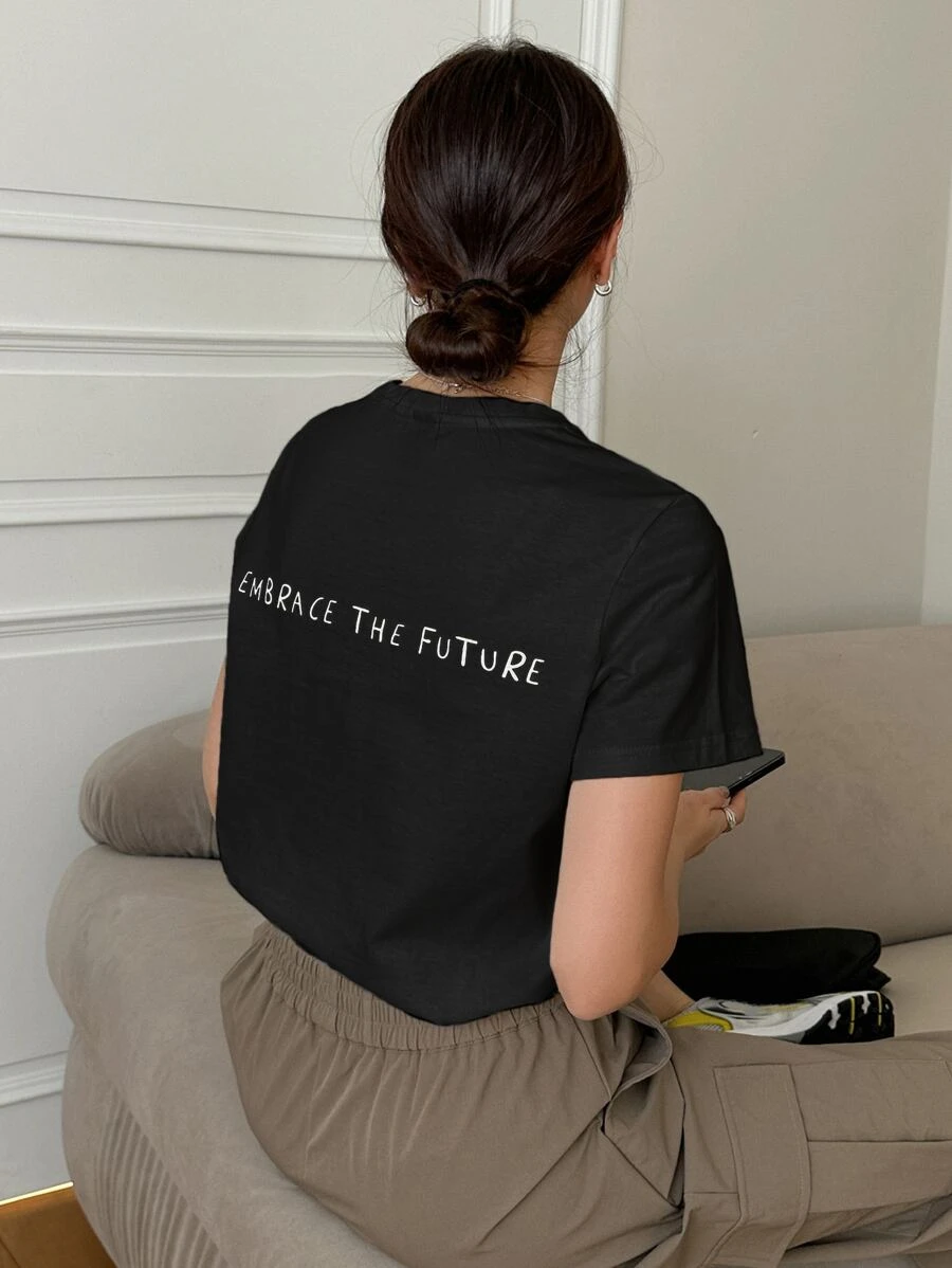 DAZY Slogan Graphic Tee CHẮC CHẮN TƯƠNG LAI - màu đen - Xem 1