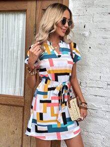 SHEIN LUNE 幾何印花缺口領蝙蝠袖繫腰帶連衣裙 - 白色 - 查看 3