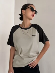 DAZY 字母刺绣撞色插肩袖T恤学院风上衣 - 卡其色 - 查看 1