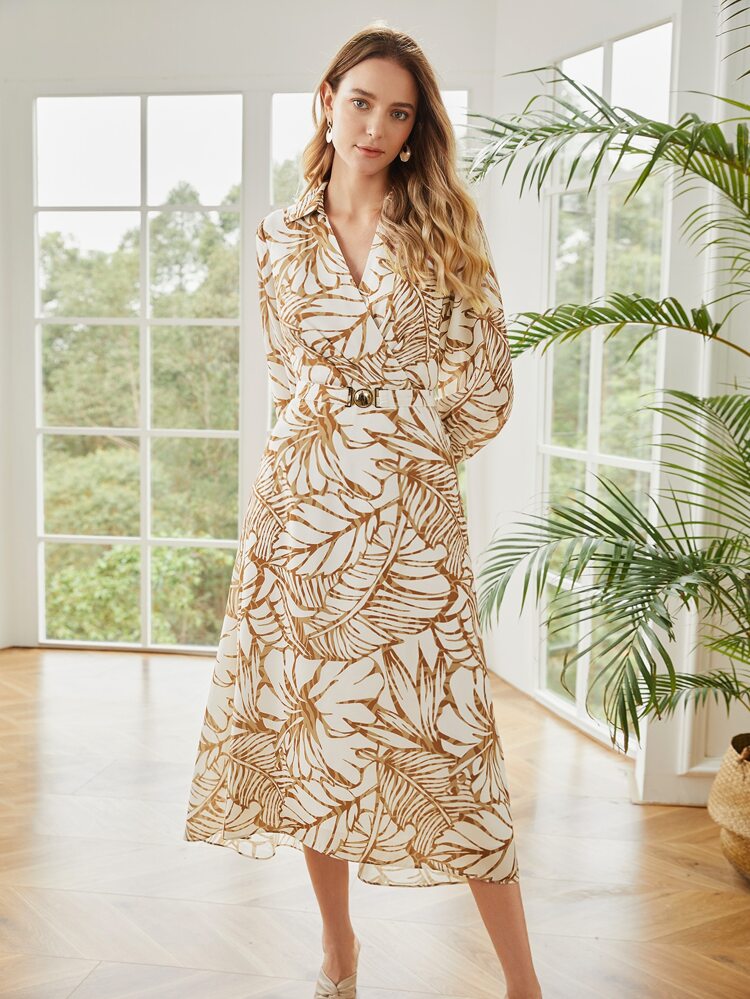 Vestido camisero con cinturón con estampado tropical