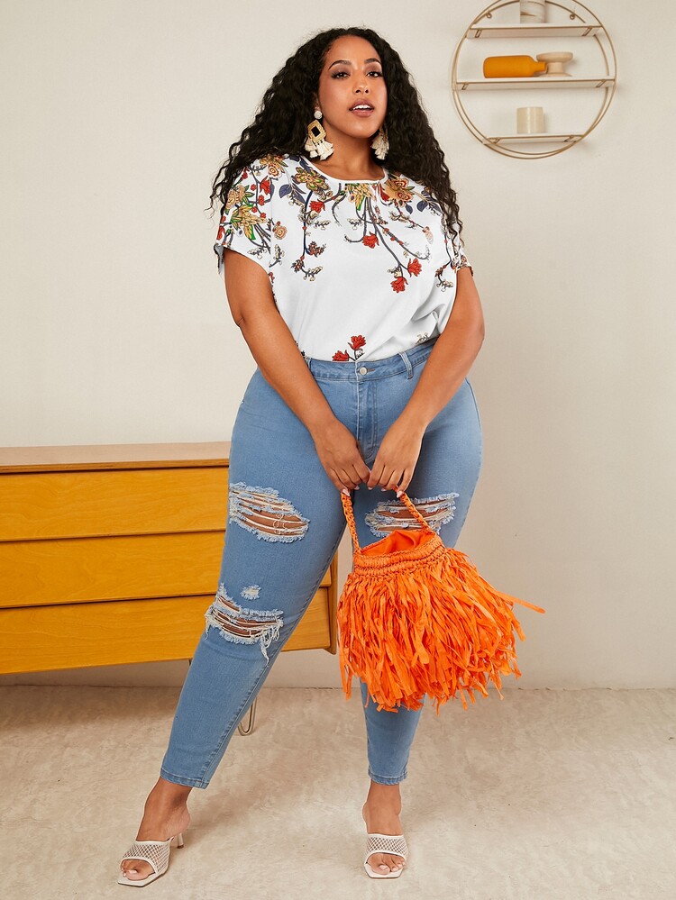 SHEIN CURVE+ Blusa con estampado floral de manga murciélago - Blanco - Añade 4