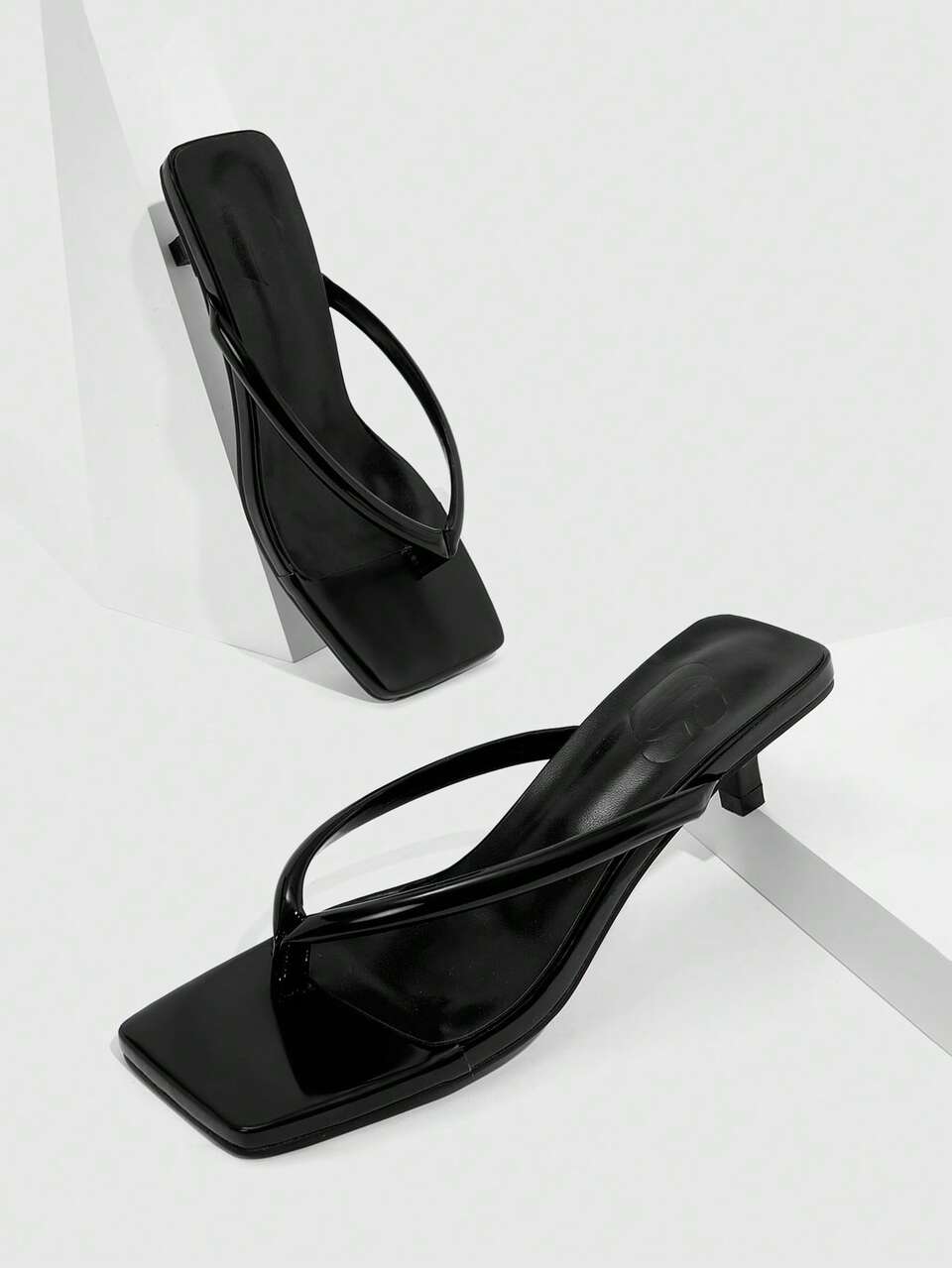CUCCOO BIZCHIC Woman Shoes Toe Post Stiletto Heeled Minimalist Square Toe Black Sandals For Summer Graduation Heels Prom Heels Vacation Shoes Summer Back To School Shoes College Student Shoes Elegant Basics Business Casual Business Chic Spring Shoes Spring Break Easter For Christmas Spring Shoes Summer Shoes