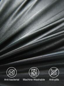 3件套纯色床上用品，缎面光滑柔软涤纶纤维被套。套装包含：1个带四角带和拉链的被套 + 2个枕套（不含被子或枕芯），适用于卧室、旅行、宿舍（男孩/女孩） - 黑色 - 查看 4
