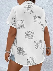 SHEIN LUNE Camisa de verano con botones y gráfico con eslogan para talla grande - Blanco - Ver 2
