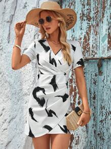 Aveloria Brush Print Ruched Side Tulip Hem Dress - White - View 4