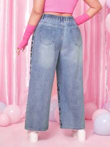 ROMWE Anime Plus Figure Skull Graphic Straight Leg Jeans - Light Wash - View 2