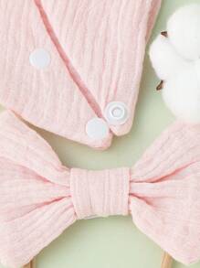 嬰兒圍兜和蝴蝶結裝飾髮帶