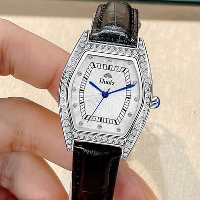 Duolz 鑲嵌水鑽裝飾的桶形指針石英錶，度假必備