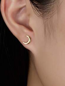 1對時尚月亮銀耳釘適用於女士日常裝飾