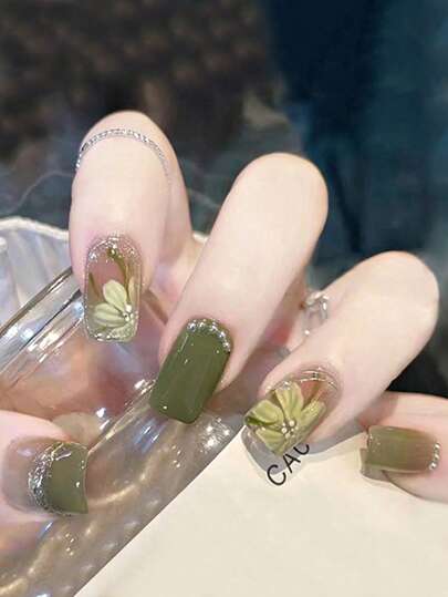 Sanrio Elevate Your Style With24pcs Short Square Christmas Green Gradient Blush Floral &Winter Cute Japanese Style Pearl Decor Full Cover Fake Nail Kit Press On Nails Supplies