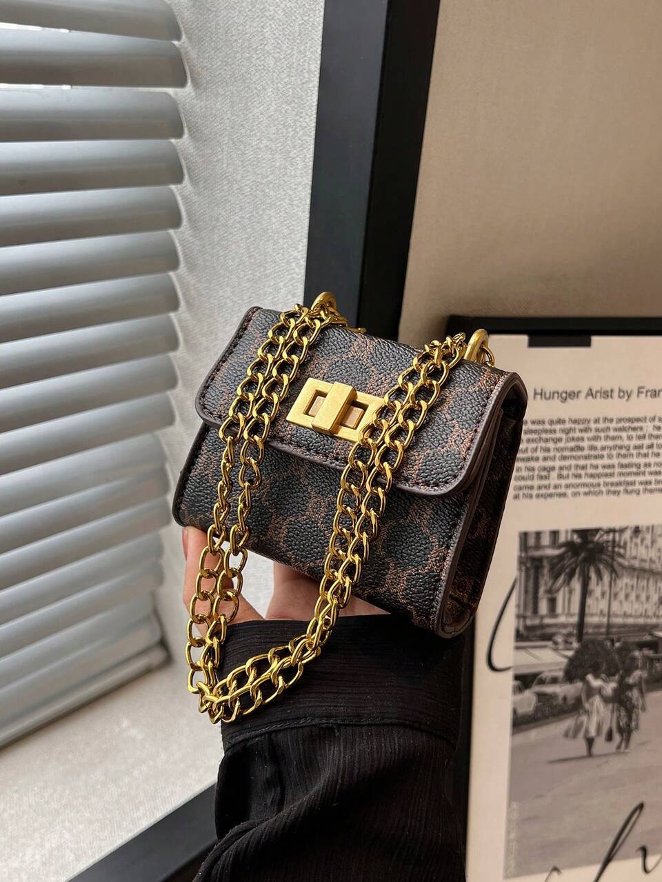 Mini Square Bag Fashionable Geometric Pattern Twist Lock Flap Chain PU