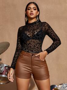 高腰側拉鏈雙口袋後PU皮革緊身短褲 - 卡其色 - 查看 3