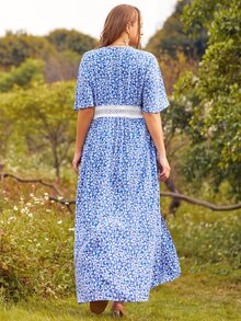 S BETRO Plus Ditsy Floral Print Contrast Lace Tie Front Kimono - Blue and White - View 2