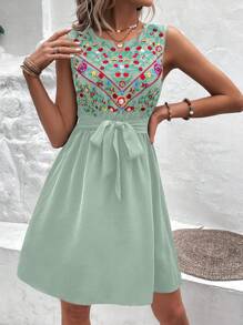 Breezaya 花卉刺繡前繫帶連衣裙 - 薄荷綠 - 查看 3