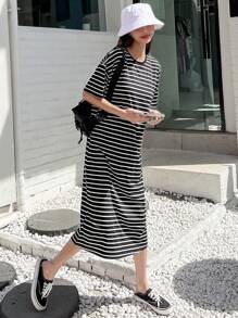 DAZY 條紋印花落肩T恤洋裝 - 黑與白 - 查看 5