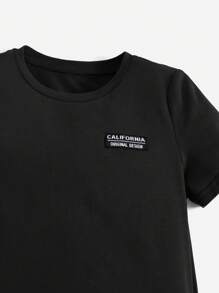 SHEIN 小男童字母圖案T恤和翻蓋口袋短褲