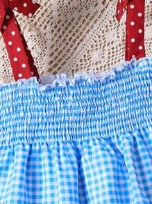 SHEIN 小女童草莓補丁貼格子圖案肩上打結吊帶連衣裙 - 藍白色 - 查看 3