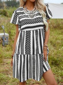 SHEIN LUNE 幾何印花蝴蝶袖荷葉邊娃娃裙 - 黑與白 - 查看 2