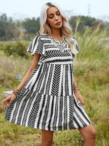 SHEIN LUNE 幾何印花蝴蝶袖荷葉邊娃娃裙 - 黑與白 - 查看 5