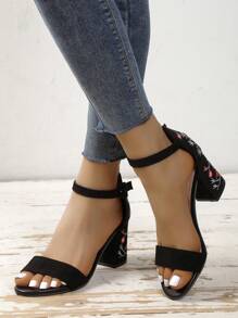 صنادل ذات كعب عالي سميك مريح مفتوحة الأصبع مطرزة بأناقة