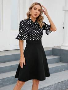 波點圖案荷葉袖繫帶領洋裝 - 黑與白 - 查看 4