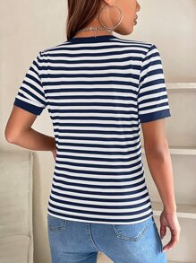 SHEIN PETITE Camiseta con estampado de rayas de cuello de muesca
