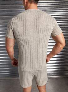Manfinity VCAY 男士素色條紋針織T恤和短褲 - 卡其色 - 查看 2