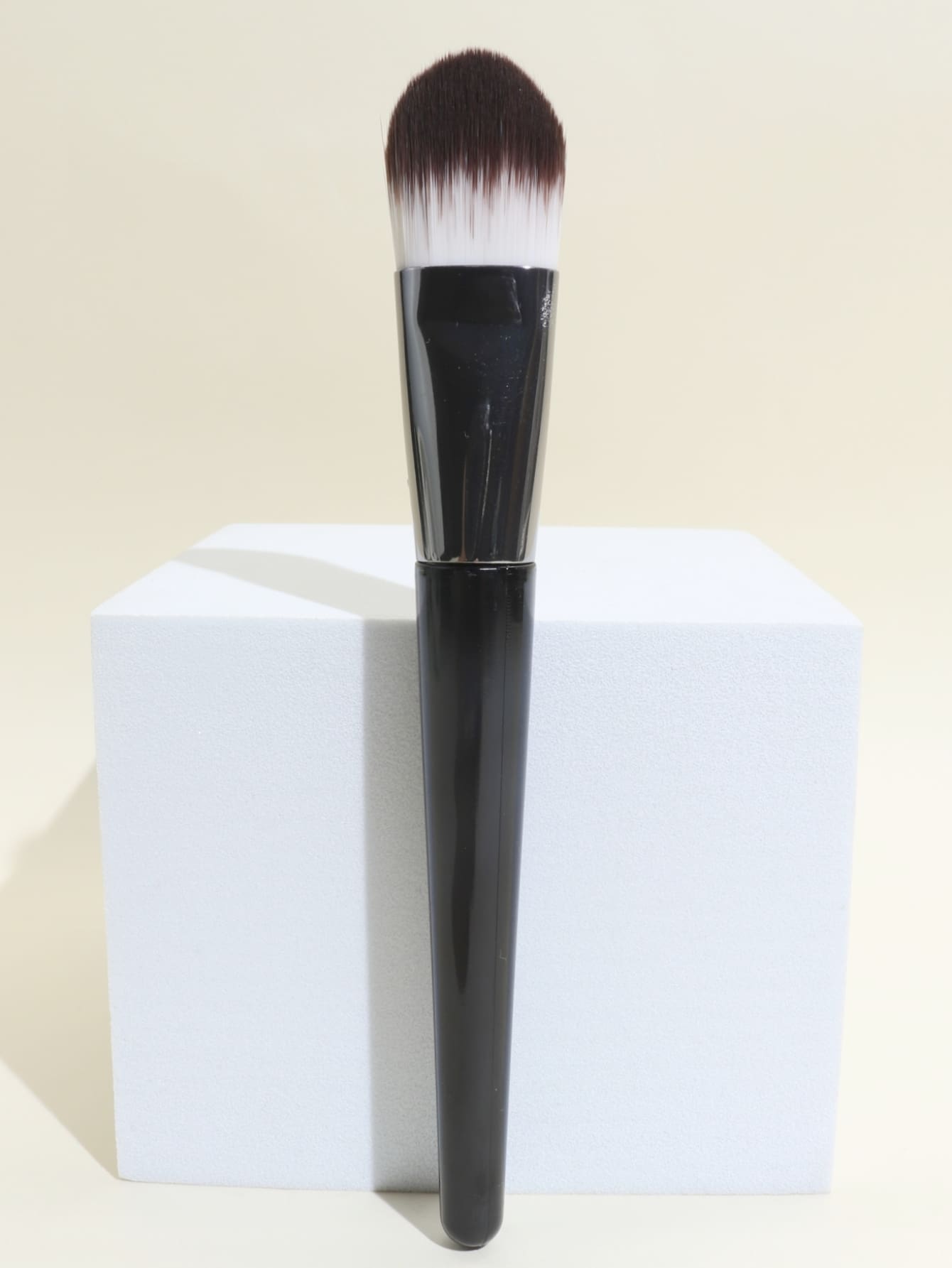 1pc Foundation Brush - Black - View 1