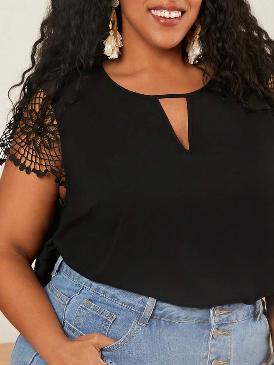 SHEIN CURVE+ Plus Contrast Lace Keyhole Neckline Blouse - Black - View 1