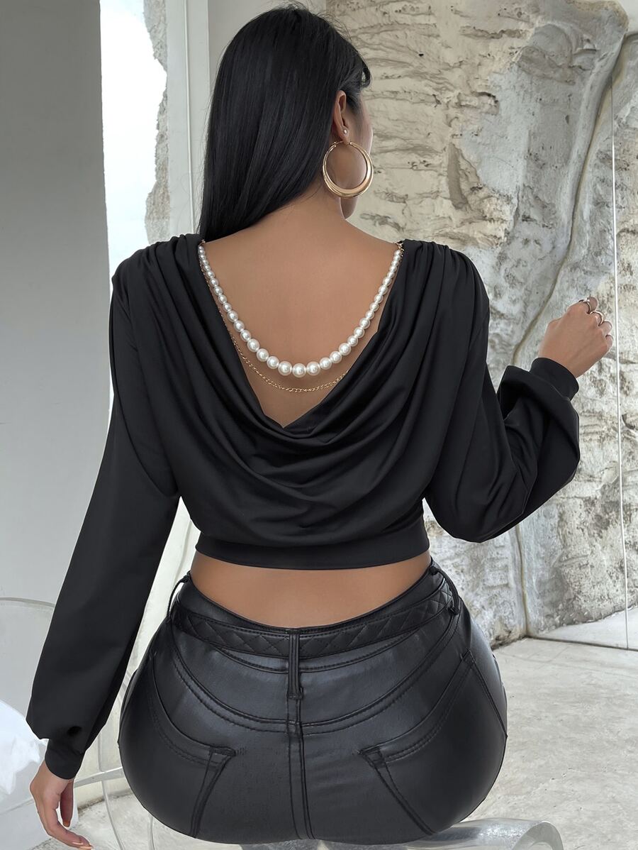 SHEIN BAE 垂墜後珍珠串珠墊肩短款T恤 - 黑色 - 查看 1