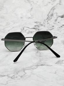 1件男女通用金属多边形装饰时尚休闲眼镜，适合万圣节、海滩等场合，打造街头风格，可搭配毛衣、夹克、卫衣、连帽衫、皮裤和工装裤，是夏季海滩度假、户外活动和旅行的理想之选。