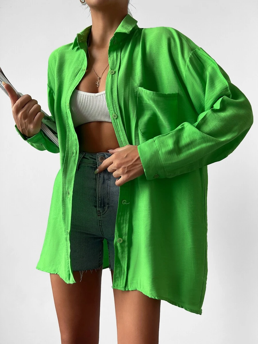 RueChic Solid Drop Shoulder Pocket Patched Button Up Oversized Shirt - màu xanh lá - Xem 1