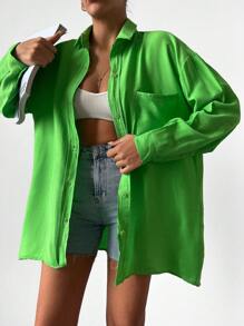 RueChic Solid Drop Shoulder Pocket Patched Button Up Oversized Shirt - màu xanh lá - Xem 3