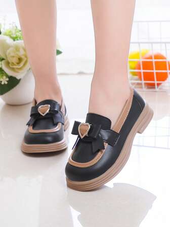 女孩心和蝴蝶結裝飾學院樂福鞋適用於戶外