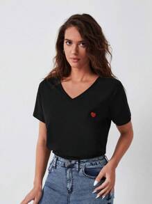 Cottnline Heart Embroidery V Neck Tee - màu đen - Xem 1