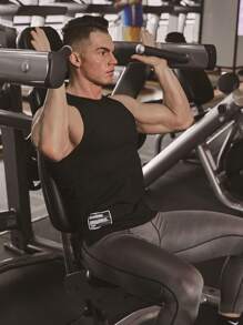 SHEIN Fitness Camiseta de tirantes deportiva de compresión con gráfico de letras y bajo dividido, estilo novio para hombres - Negro - Ver 6