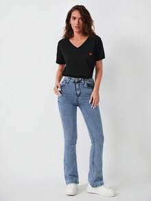 Cottnline Heart Embroidery V Neck Tee - màu đen - Xem 5