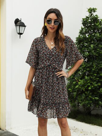 碎花荷葉邊連衣裙